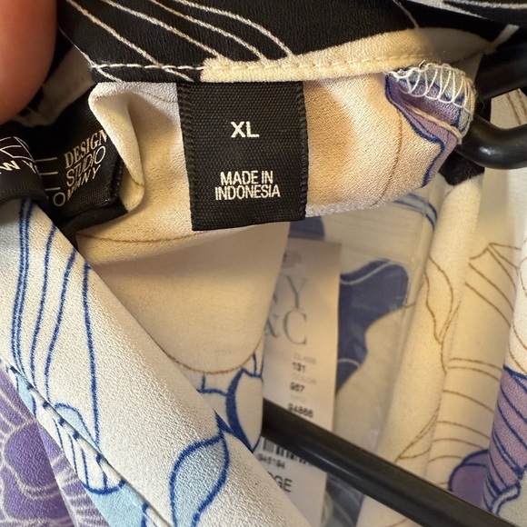 New York & Company High Neck Flutter Sleeve Floral Blouse Women’s Size XL - Picture 7 of 11